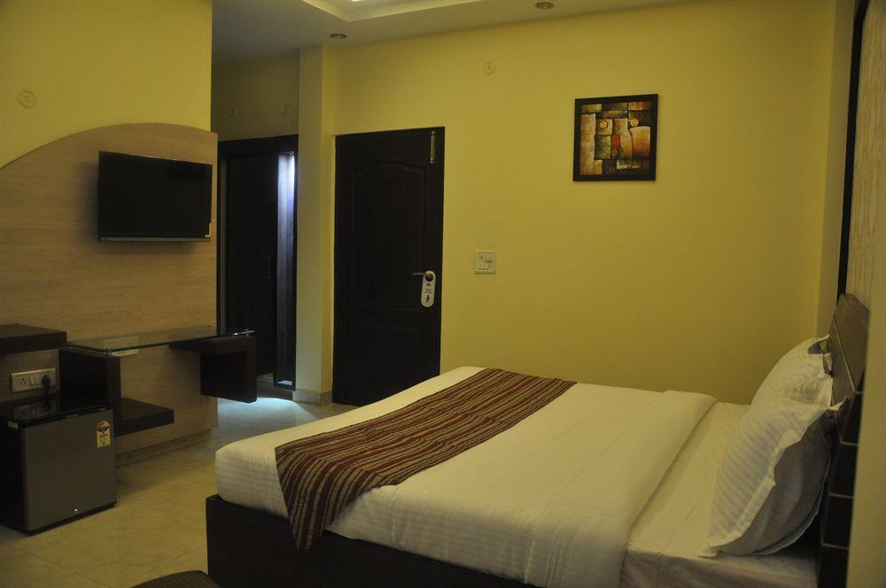 Hotel Mm Yellowuds Амритсар Екстериор снимка
